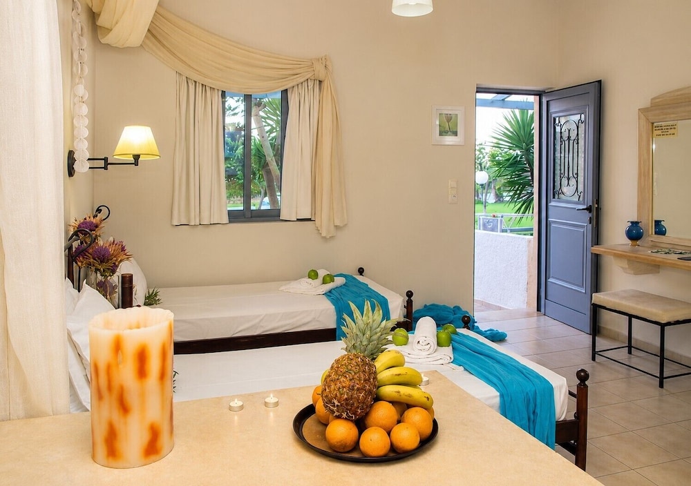 Golden Bay Apartments-Garden Haven 65/87