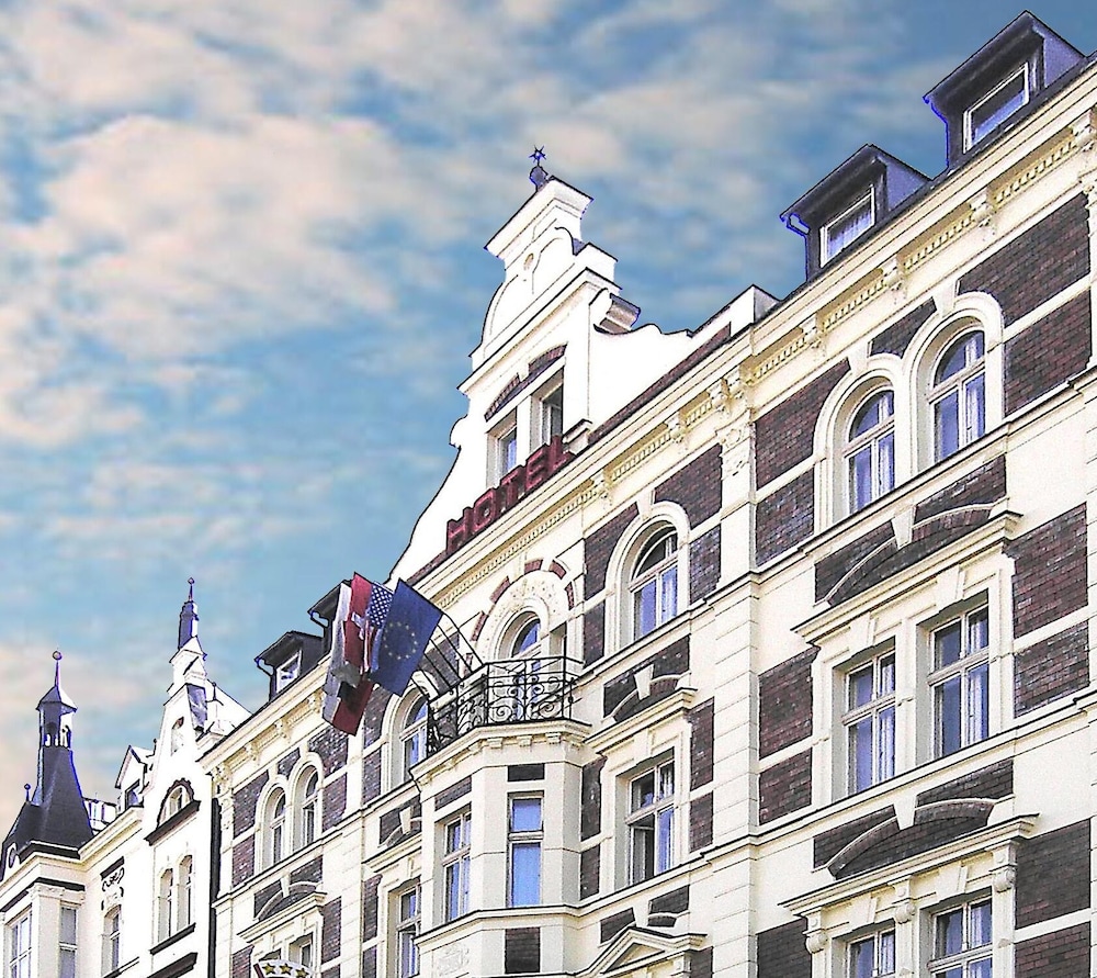 Hotel Victoria 4/42