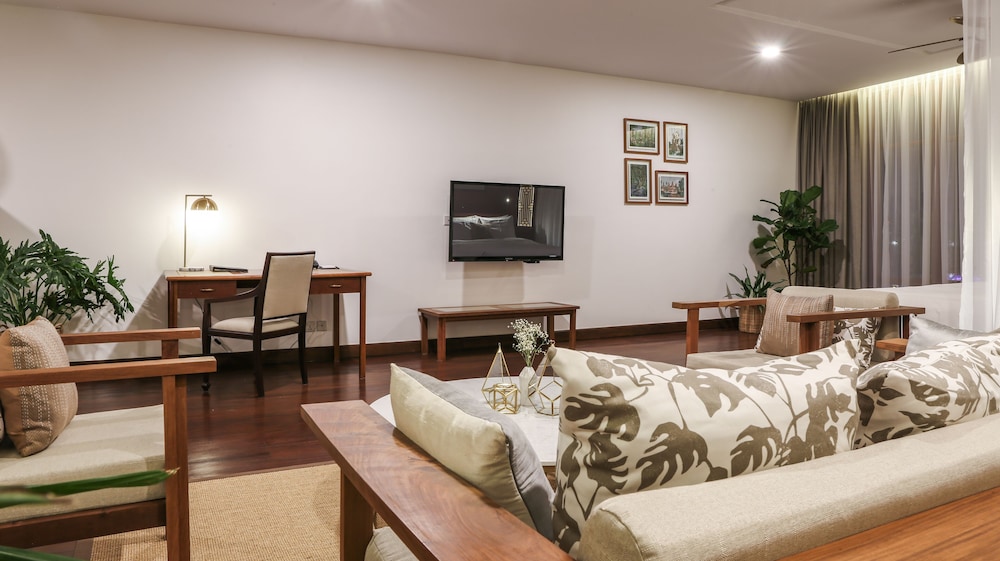 Amanjaya Pancam Suites Hotel 30/67