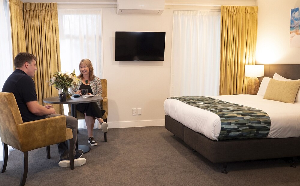 Carnmore Hotel Takapuna 24/65