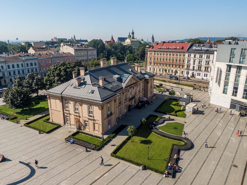 Central Palace by Habitan 6/50