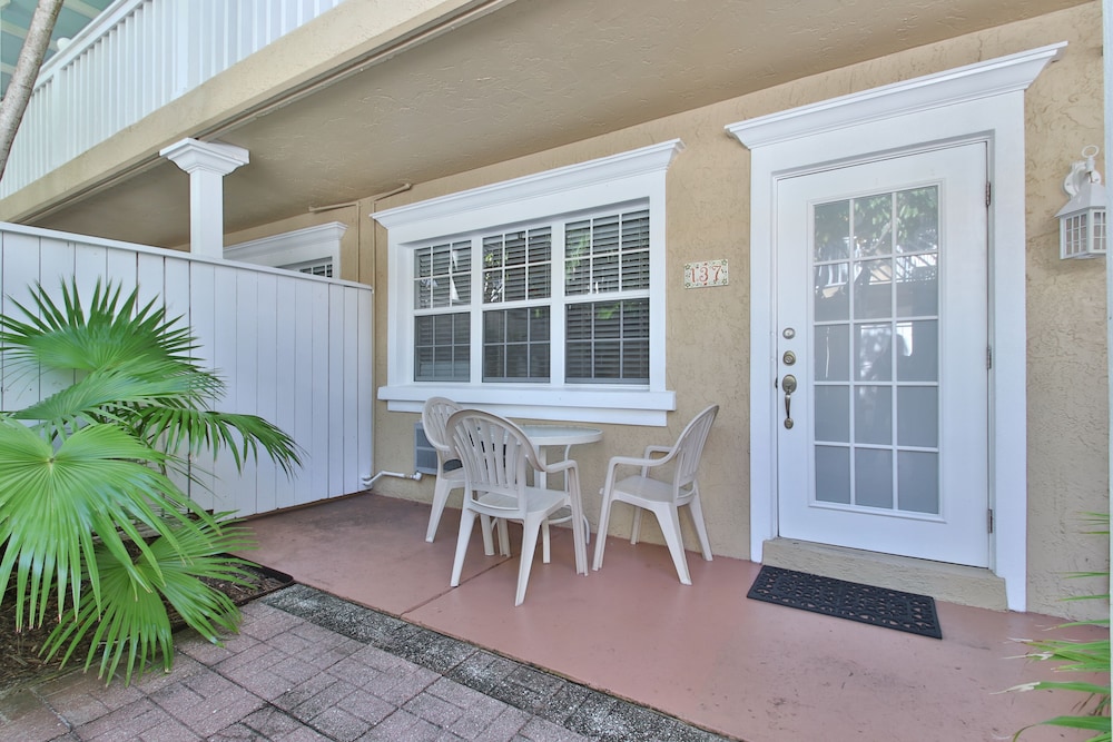 Tortuga Inn Beach Resort 38/76