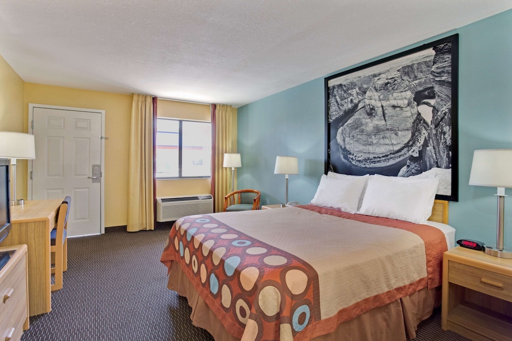 Super 8 by Wyndham Tucson/Grant Road Area AZ 14/50