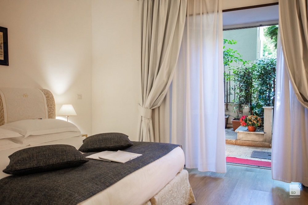 SENIOR, SUITE, DOUBLE AND TWIN BEDS