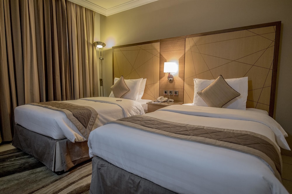 جولدن تيوليب بريدة(Golden Tulip Buraidah Al Qassim Hotel) 12/50