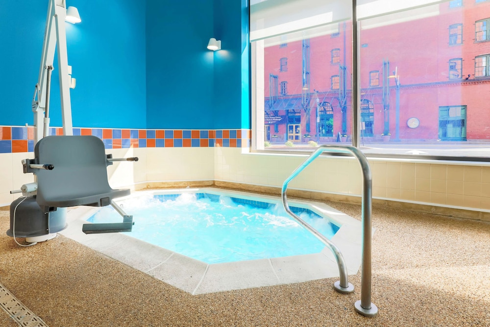 Hampton Inn Suites Pittsburgh Downtown 28/47