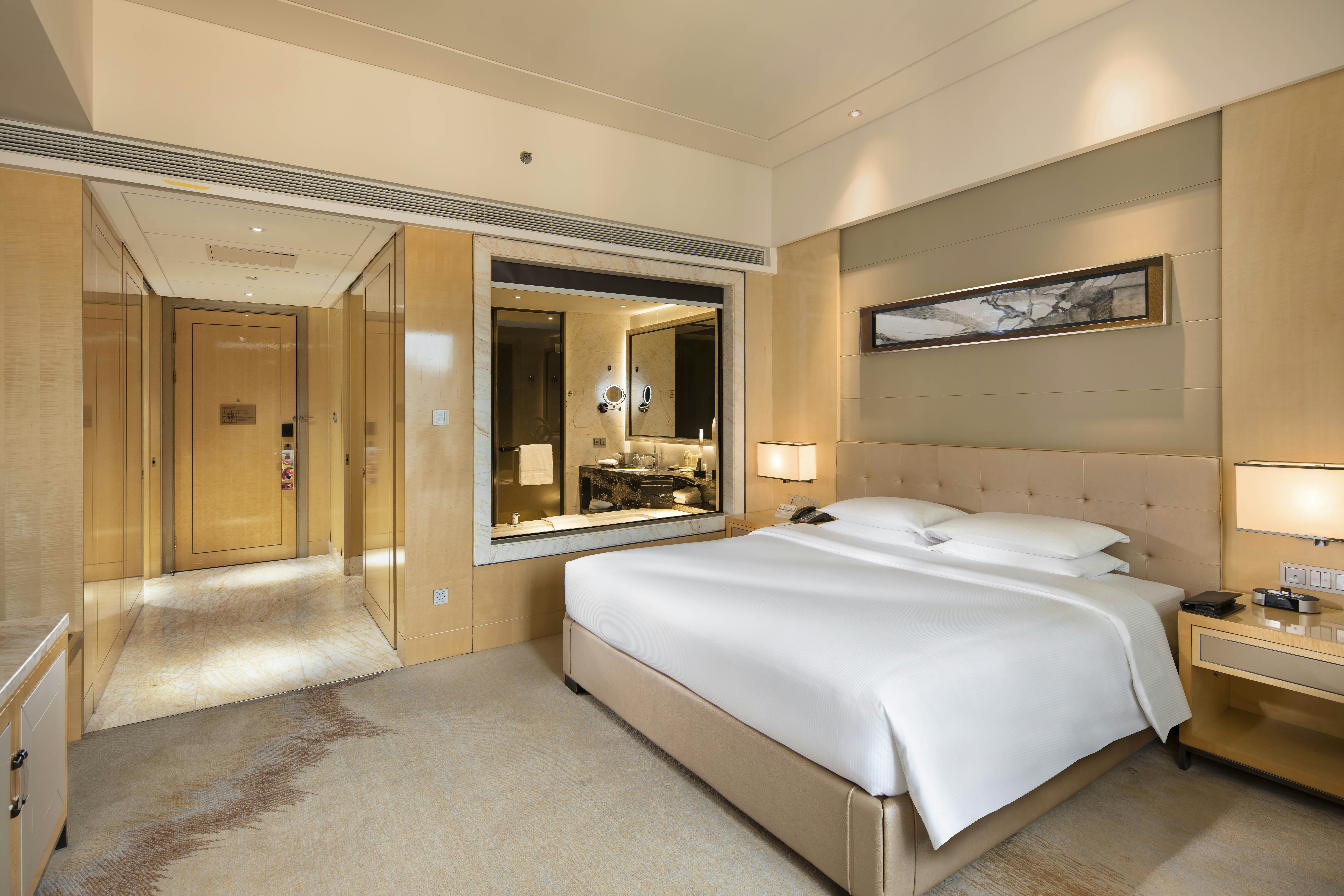 DELUXE, KING BED, CITY VIEW