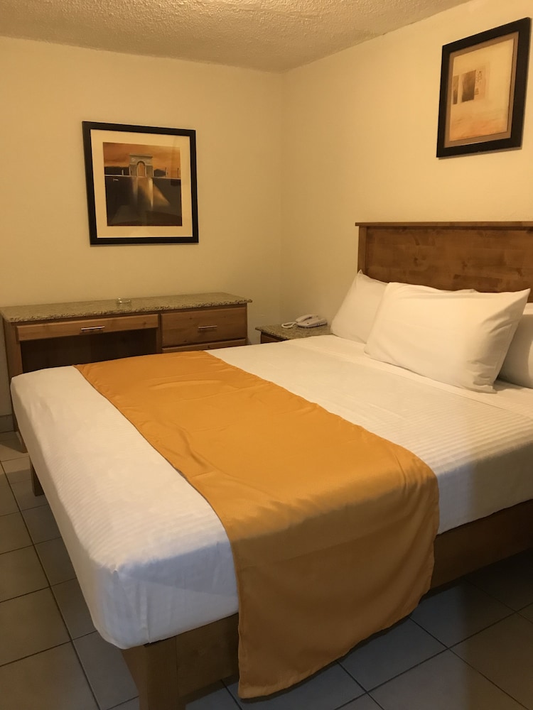 Hotel Guillen Jr 10/33