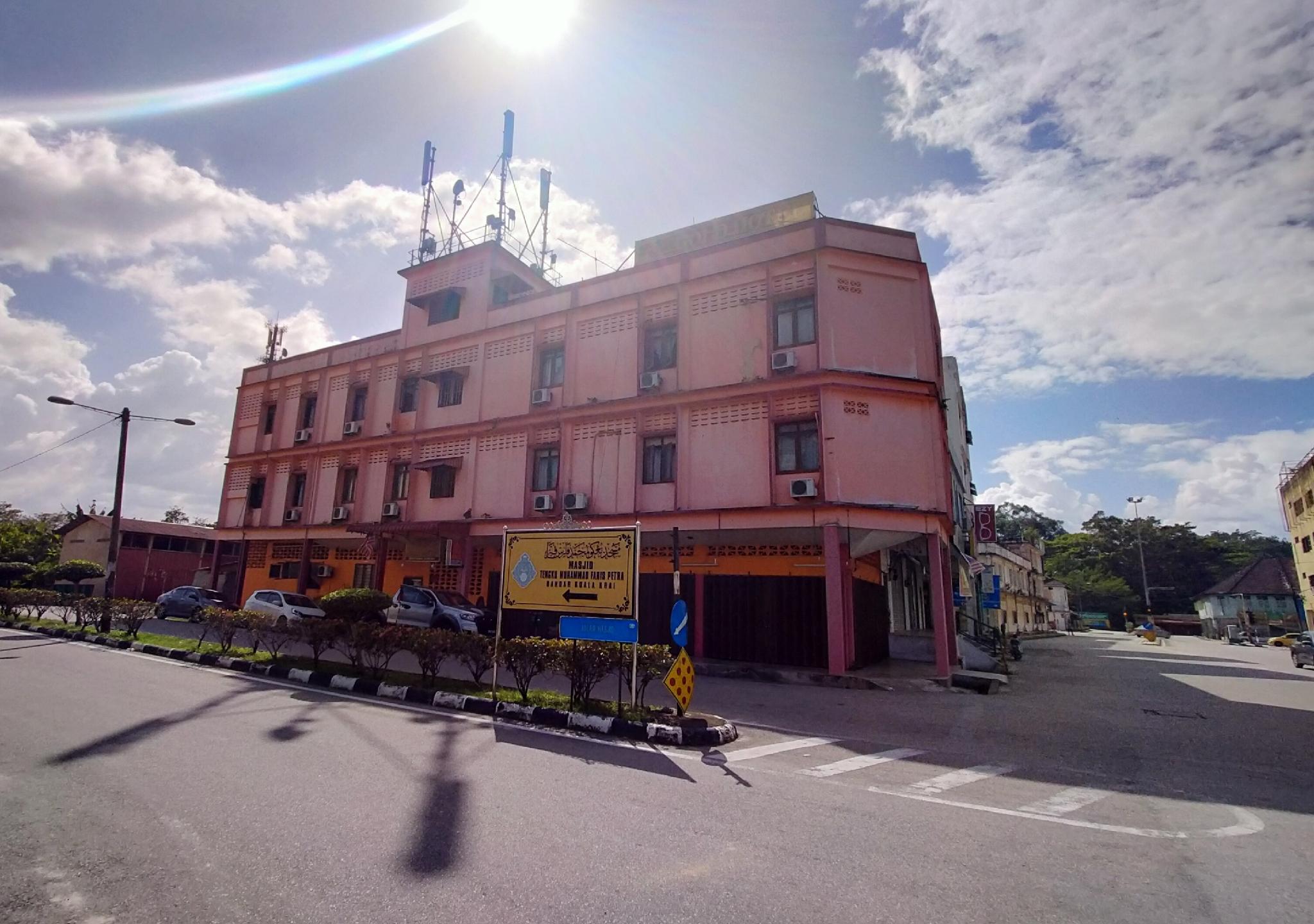 SPOT ON 89994 Rz Gold Hotel 3/38