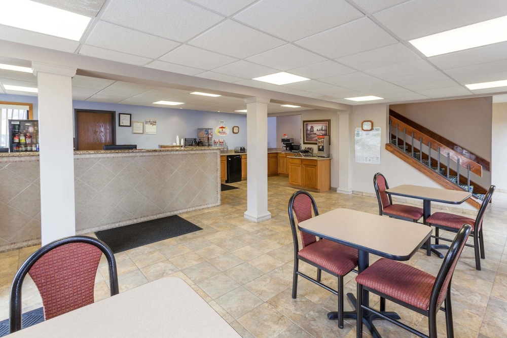 Super 8 By Wyndham Michigan City 7/27