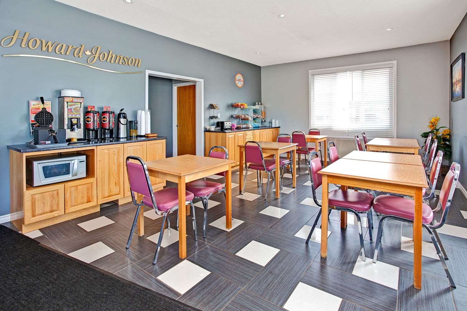 Howard Johnson by Wyndham Gananoque 18/30
