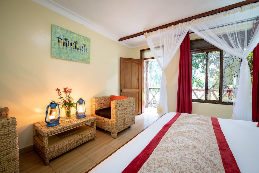 Crater Safari Lodge 7/50