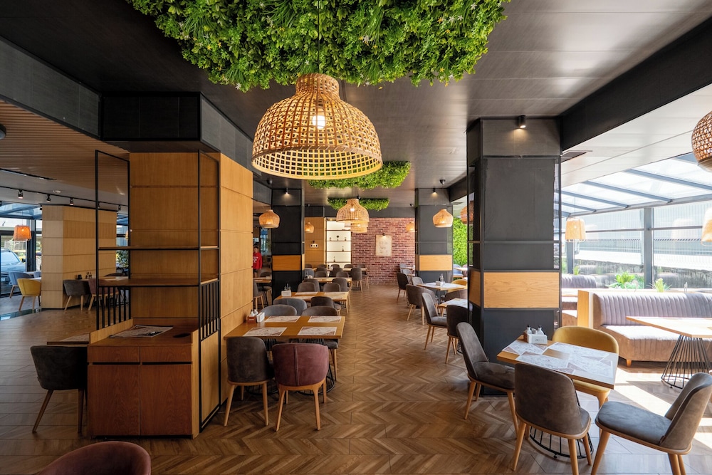 Avenue Hotel 47/50