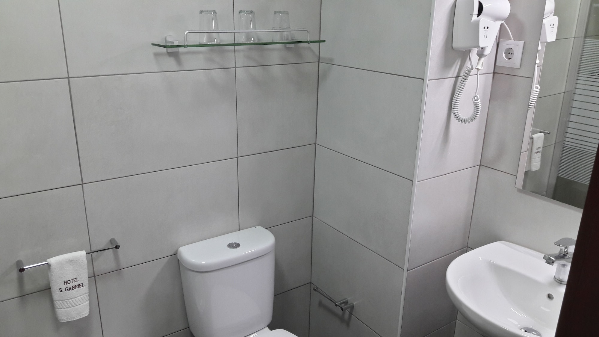 غرفة ثلاثية بثلاثة أسرّة، HOTEL SAO GABRIEL(FORMERLY Solar Residencial S. Gabriel) 3/5