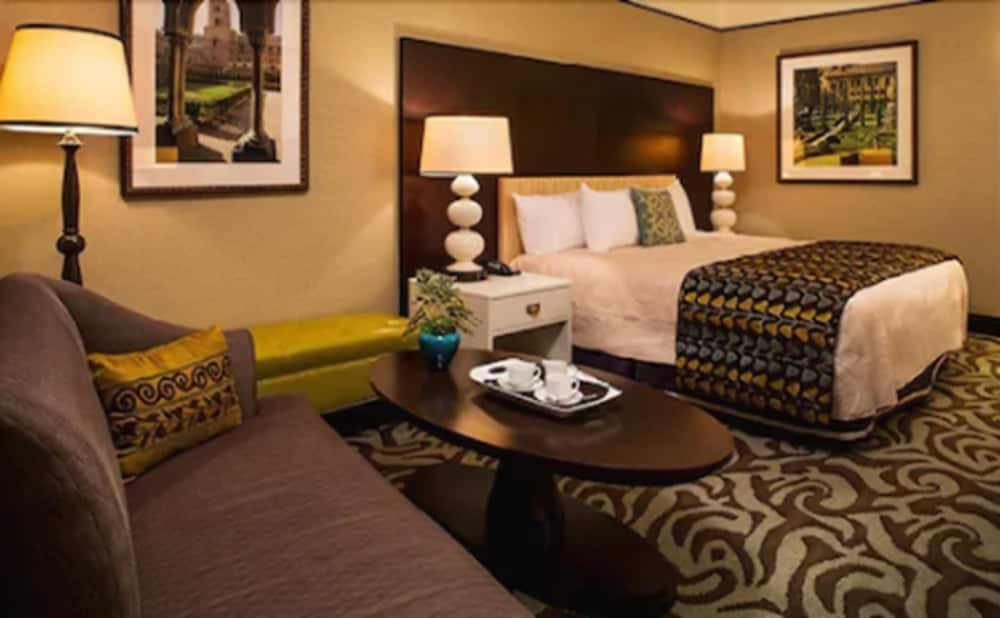 Casino Del Sol Resort 11/32