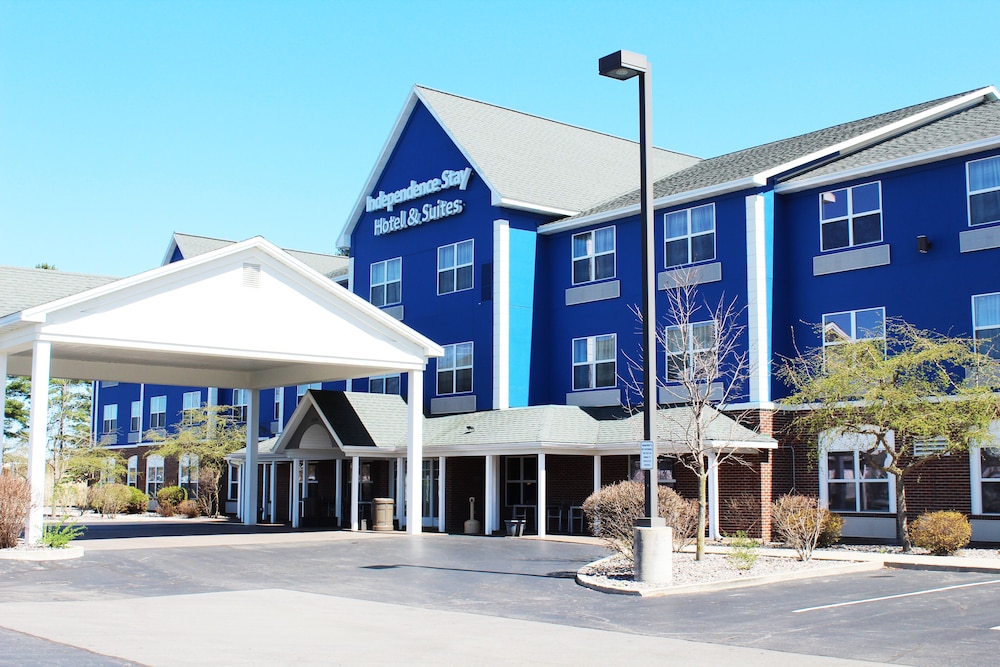Marinette WI Hotel 1/50