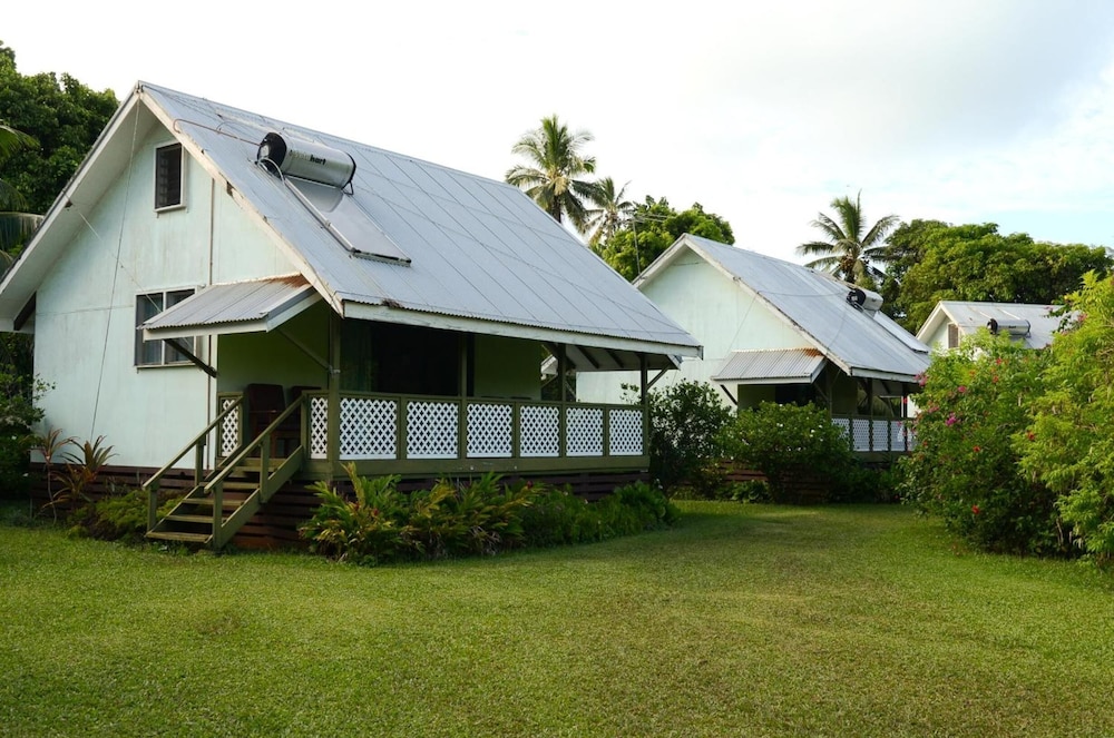 Gina's Garden Lodges 24/35
