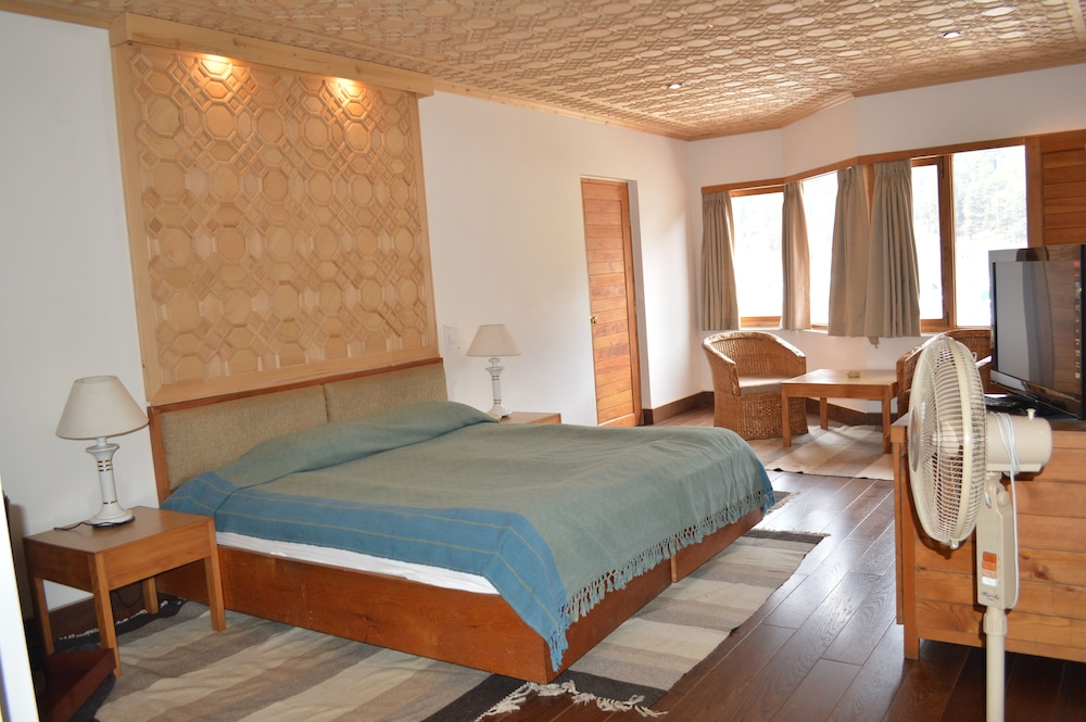 PAHALGAM HOTEL 18/39