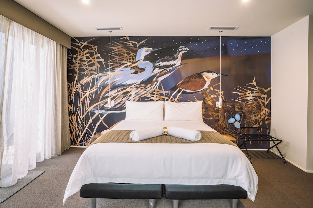 1 Bedroom, Mixed Dorm, Luxury, King Bed