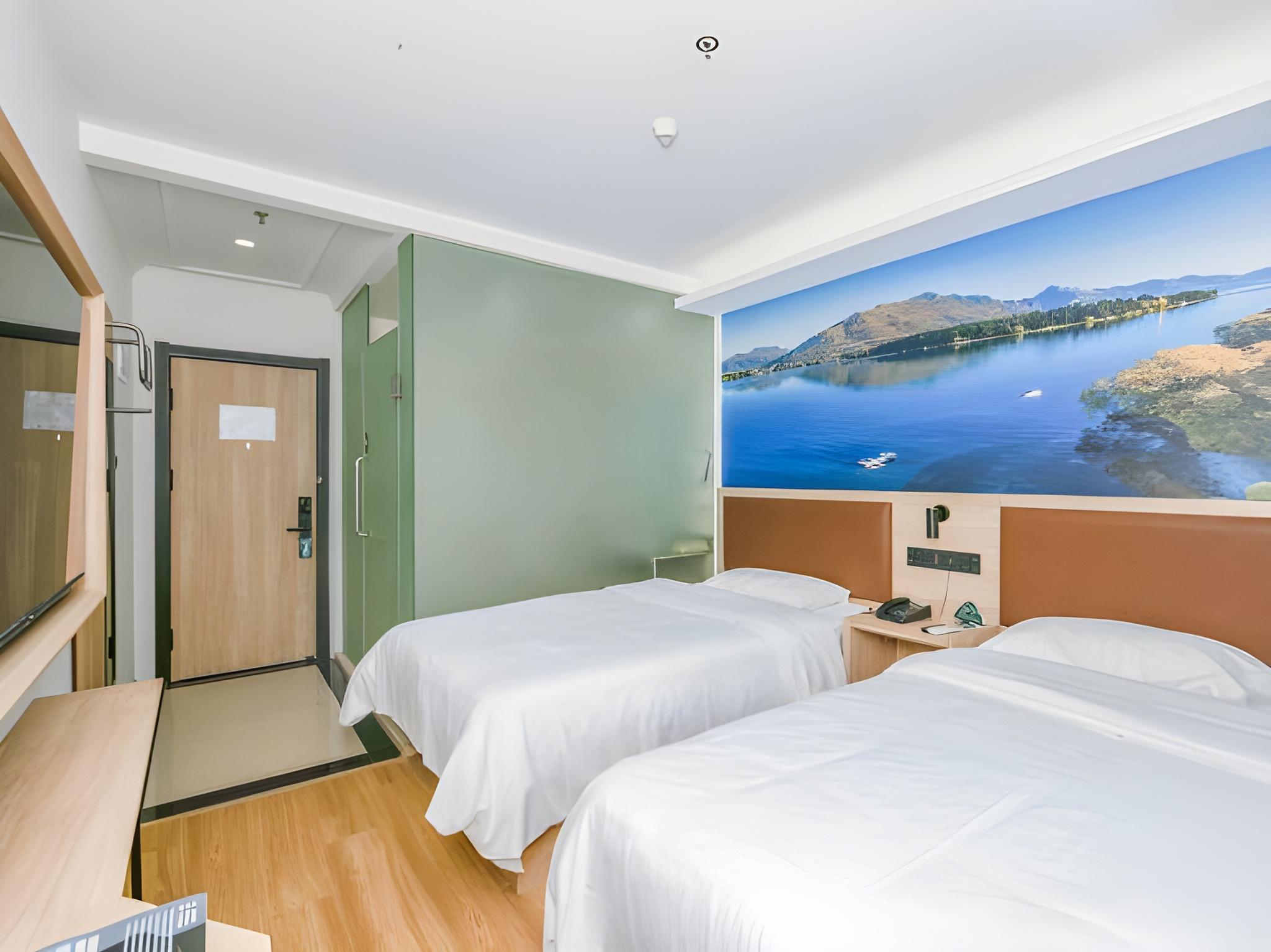 ROOM, TWIN BEDS