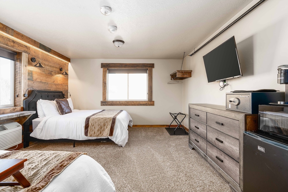 The Adventure Inn Yellowstone 11/42