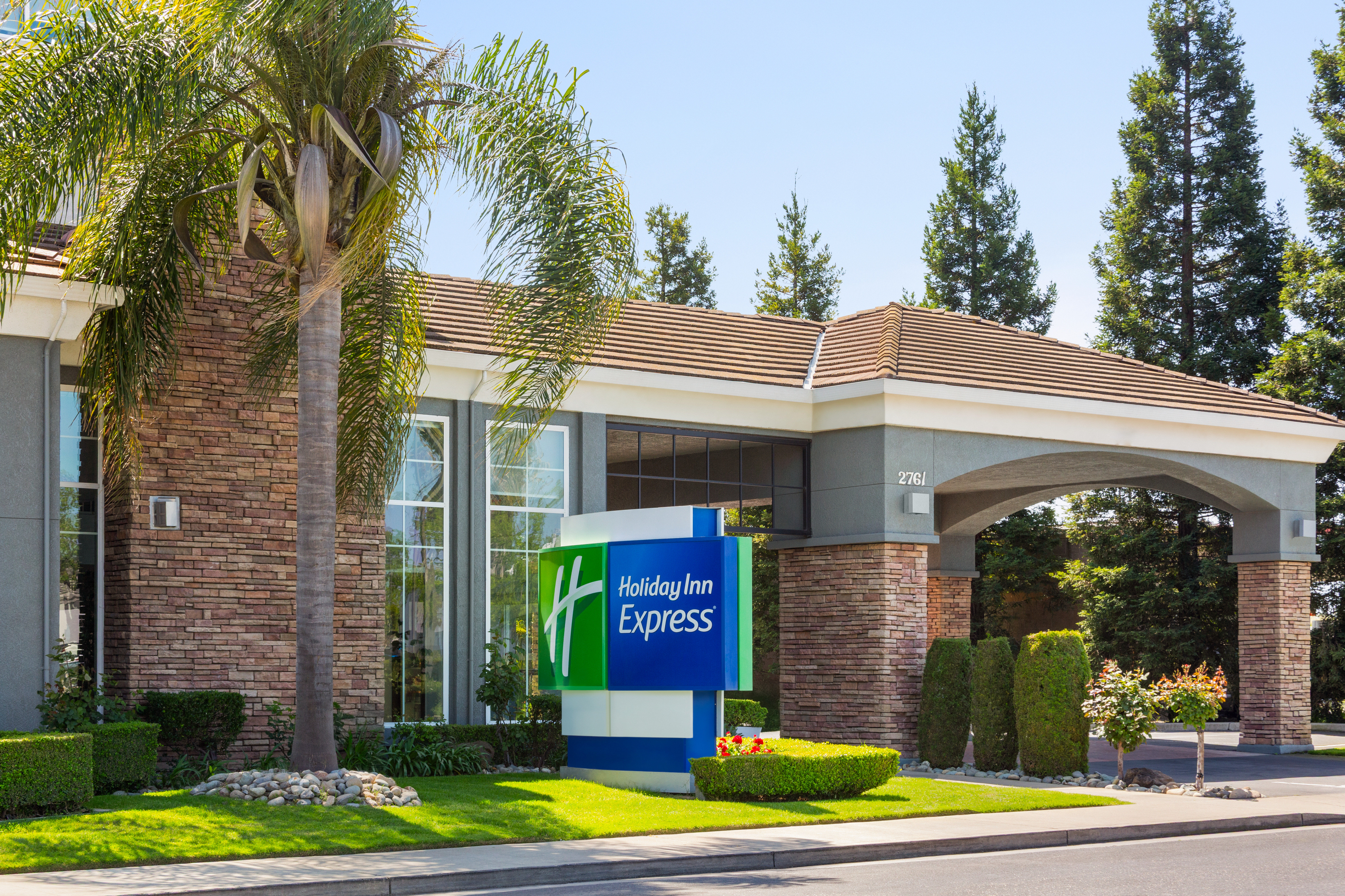 Holiday Inn Express West Sacramento 38/39