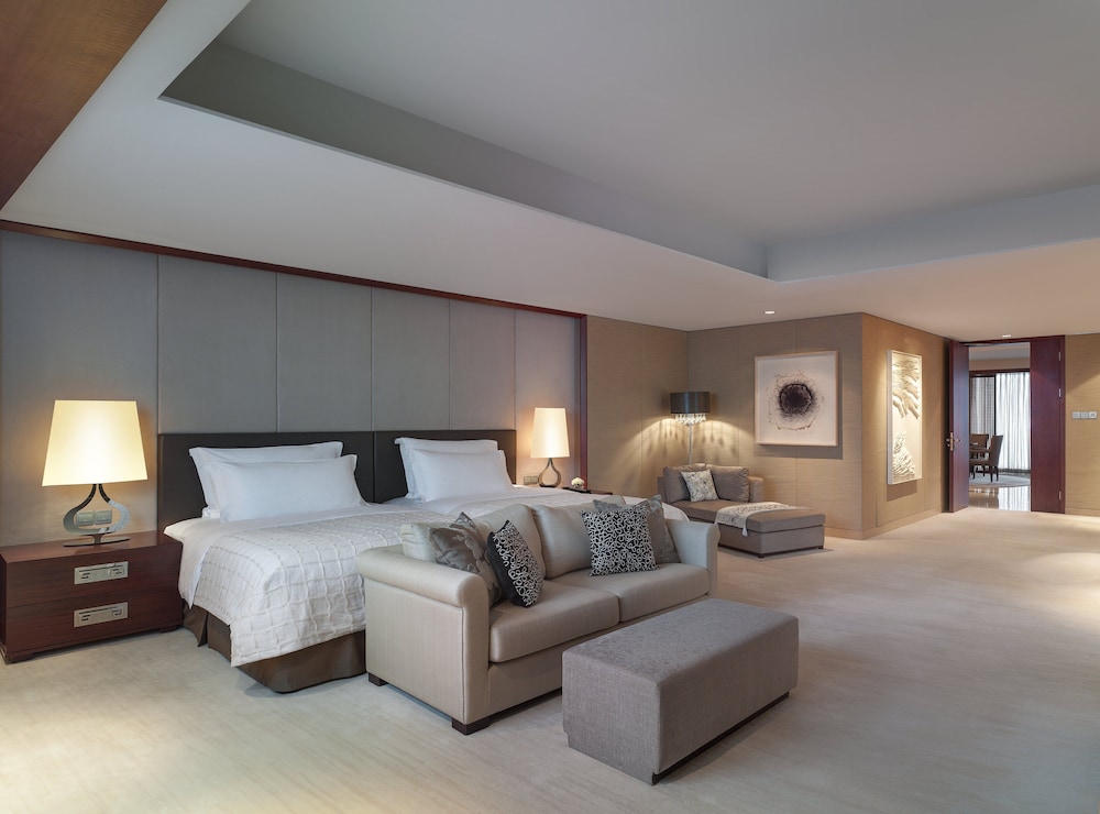 New World Wuhan Hotel 20/70