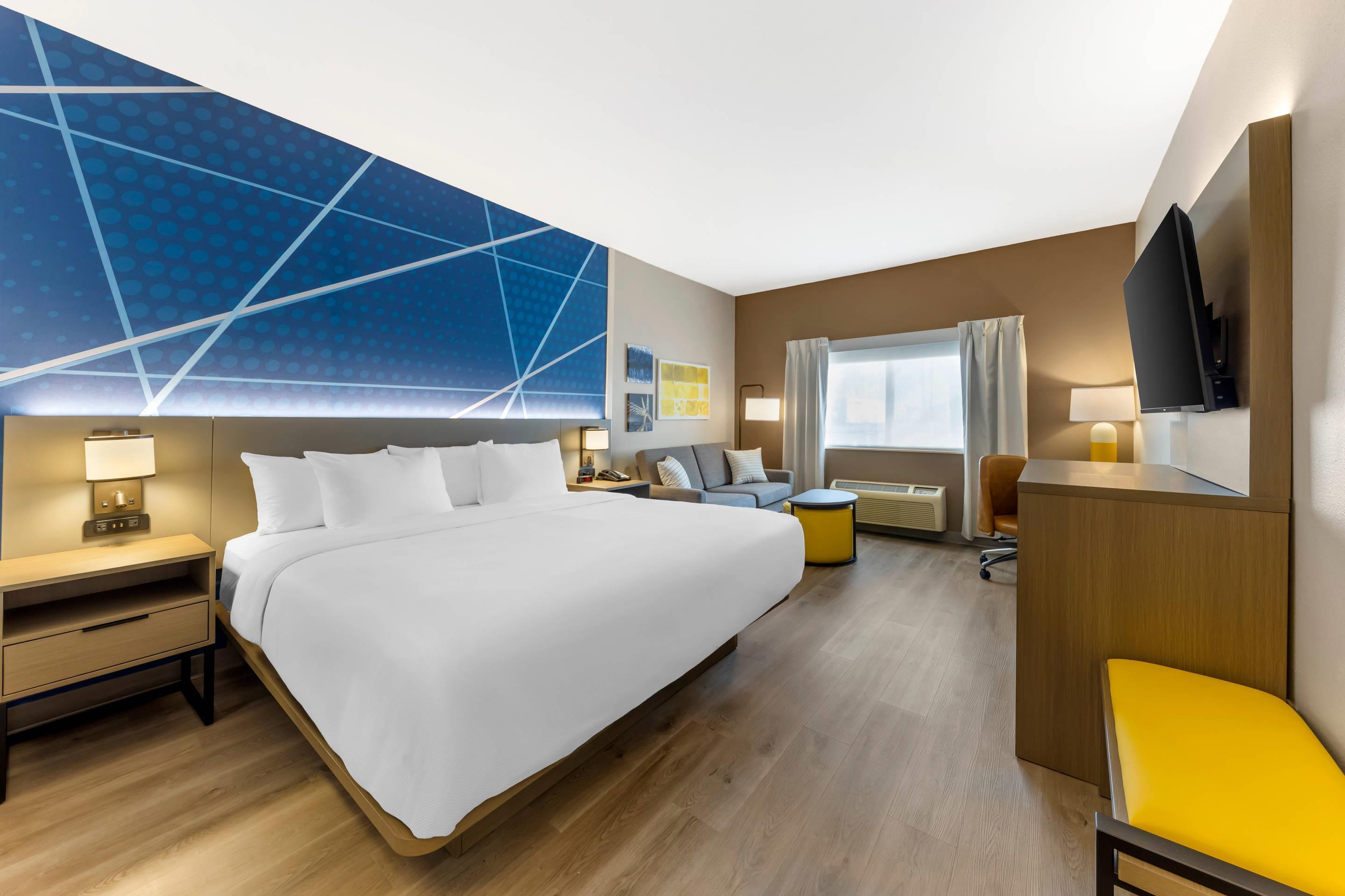 غرفة بسرير كينج، Comfort Inn & Suites Oklahoma City, OK 4/7