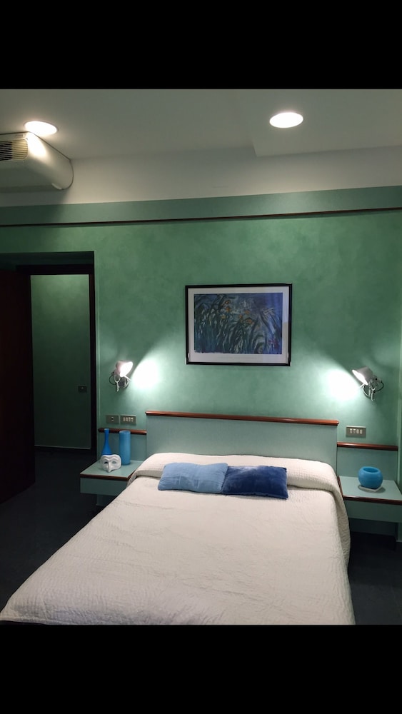 Le Petit Hotel 33/59