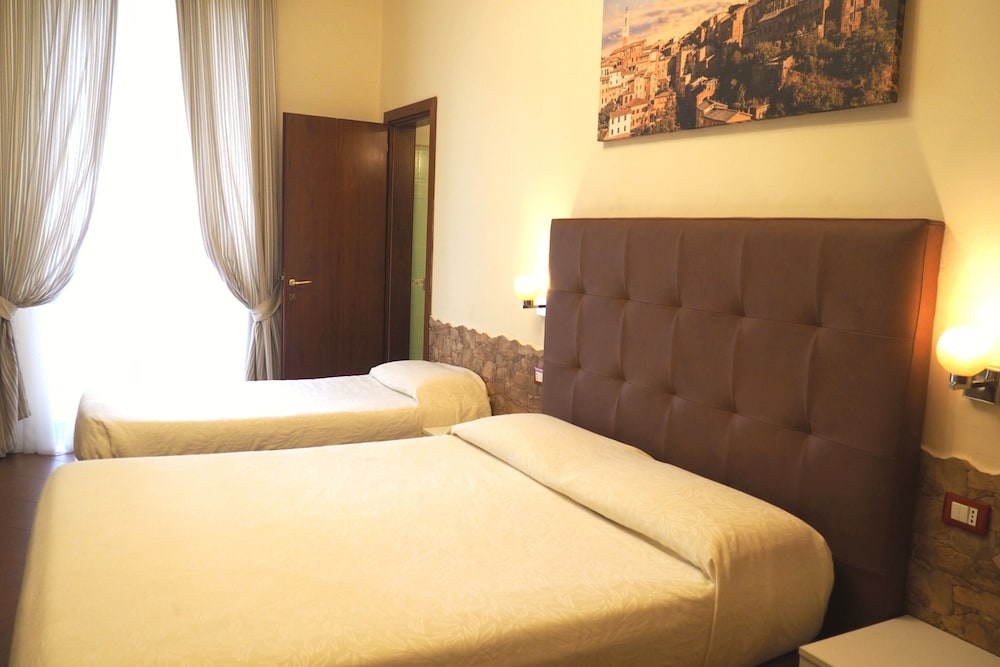 ROOM, TRIPLE