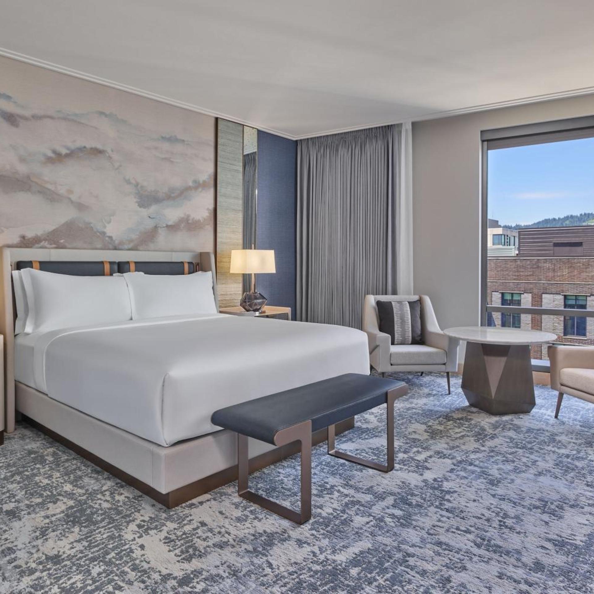 California, Deluxe, King Bed, Bathtub, Accessible