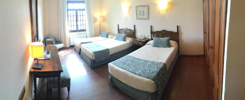 Room, Triple