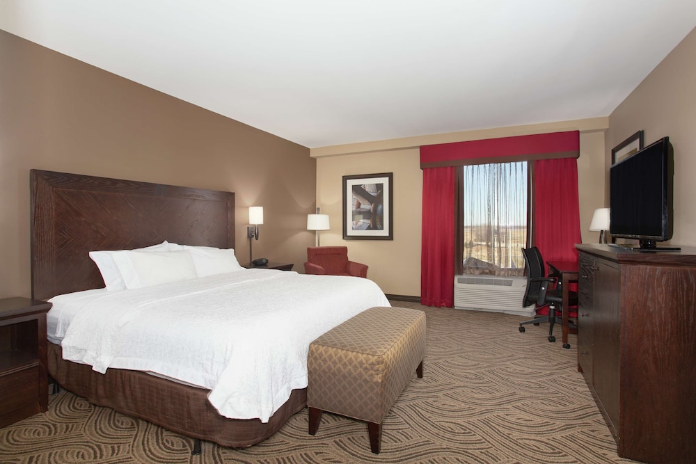 Hampton Inn & Suites I-35/ Mulvane 15/51