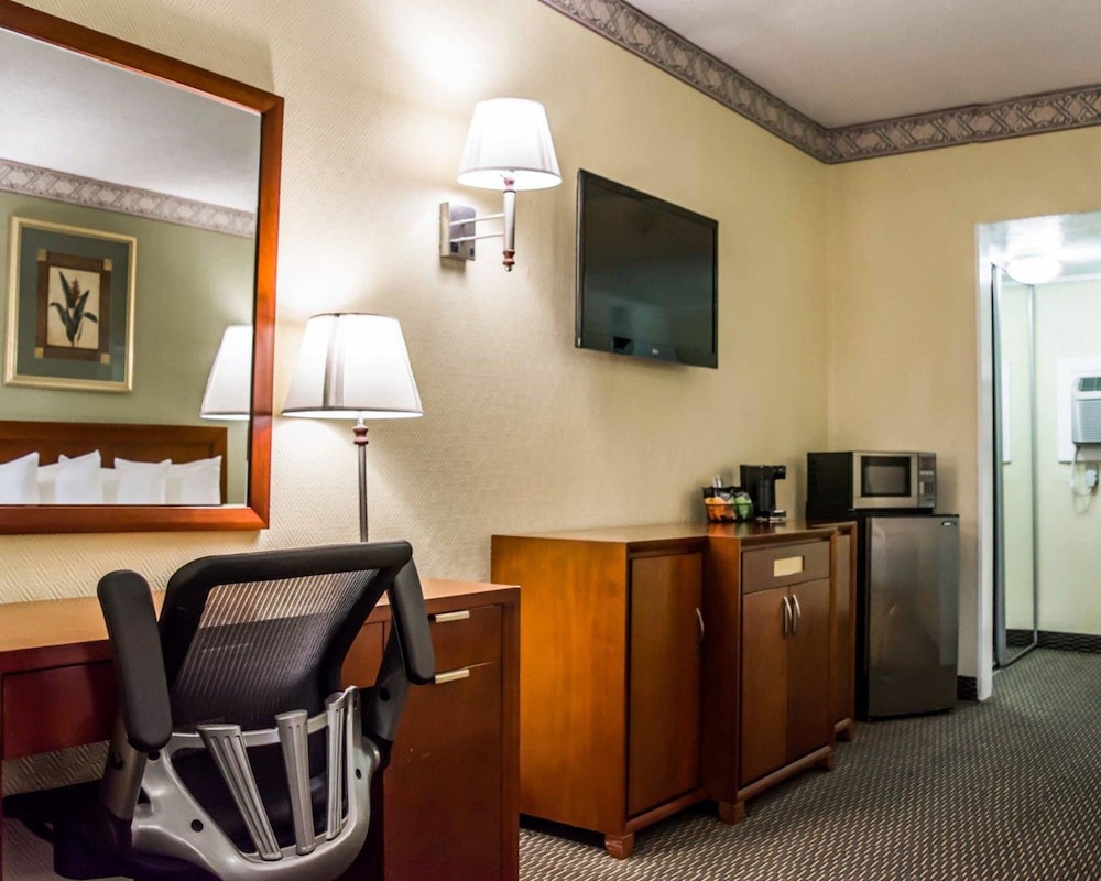 Quality Inn Tampa Airport - Cruise Port 56/69