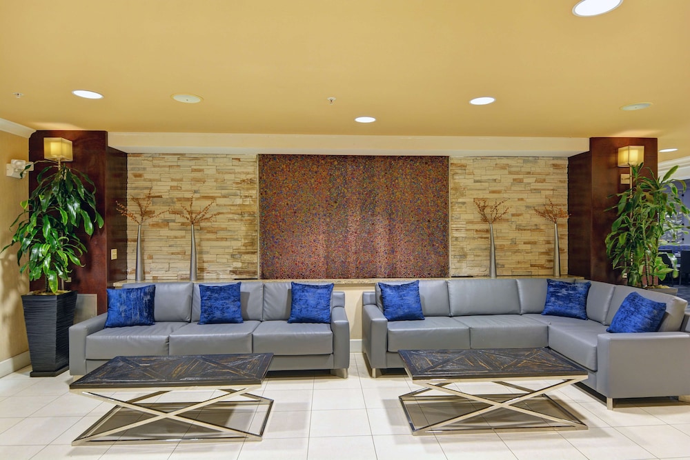 Embassy Suites Valencia 27/58