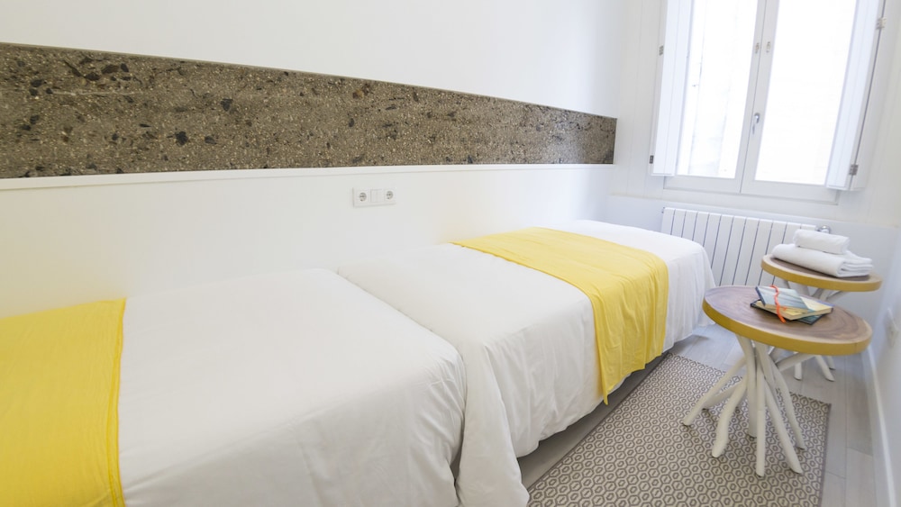 2 BEDROOMS, APARTMENT