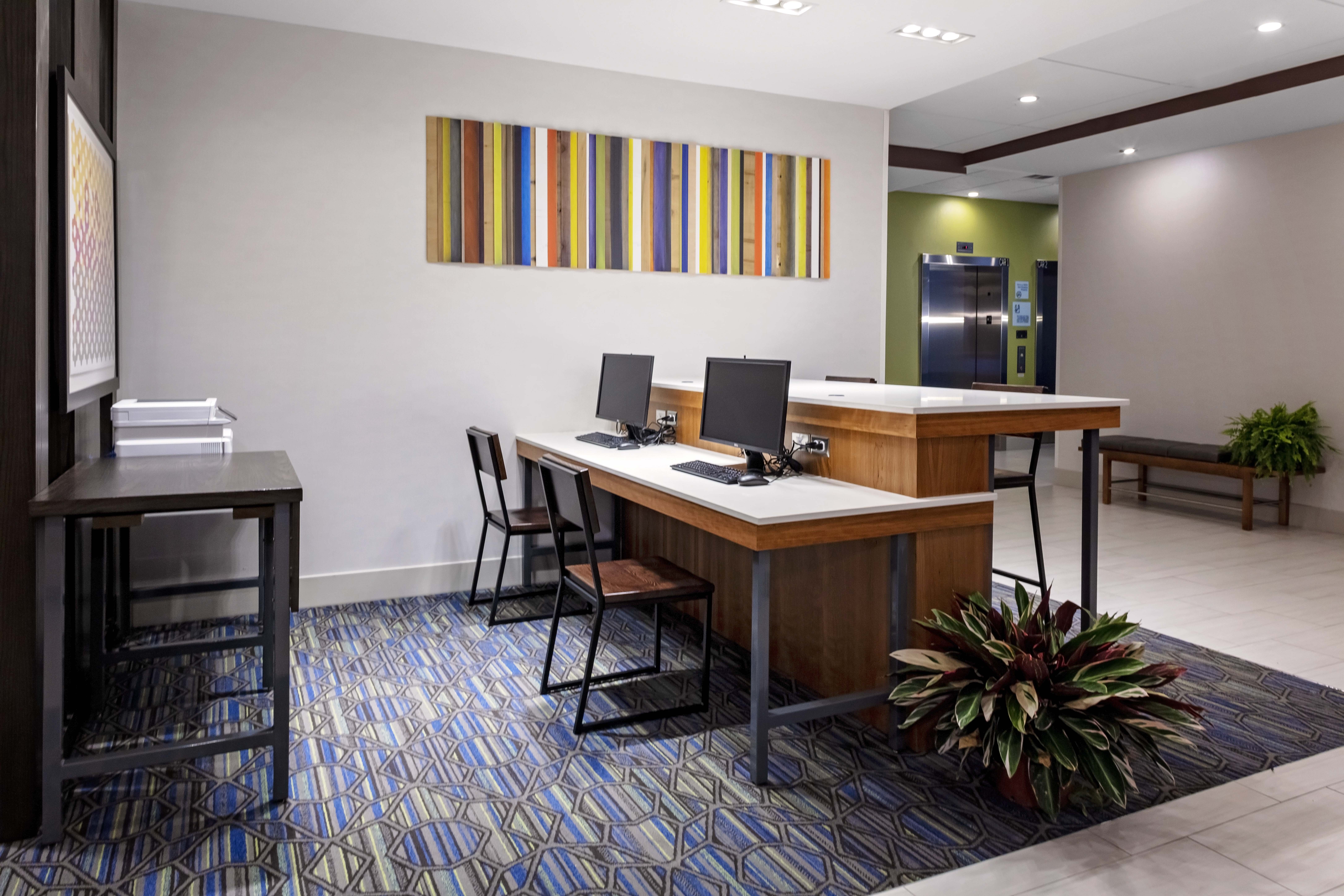 Holiday Inn Express & Suites Madison 51/59