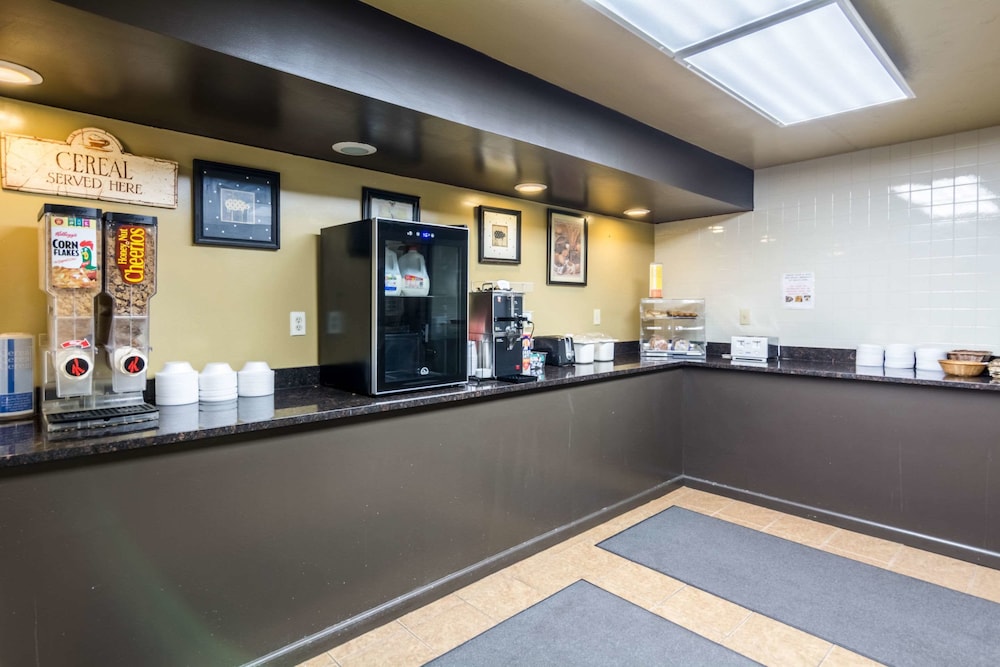 The Plaza Inn & Suites 2/28