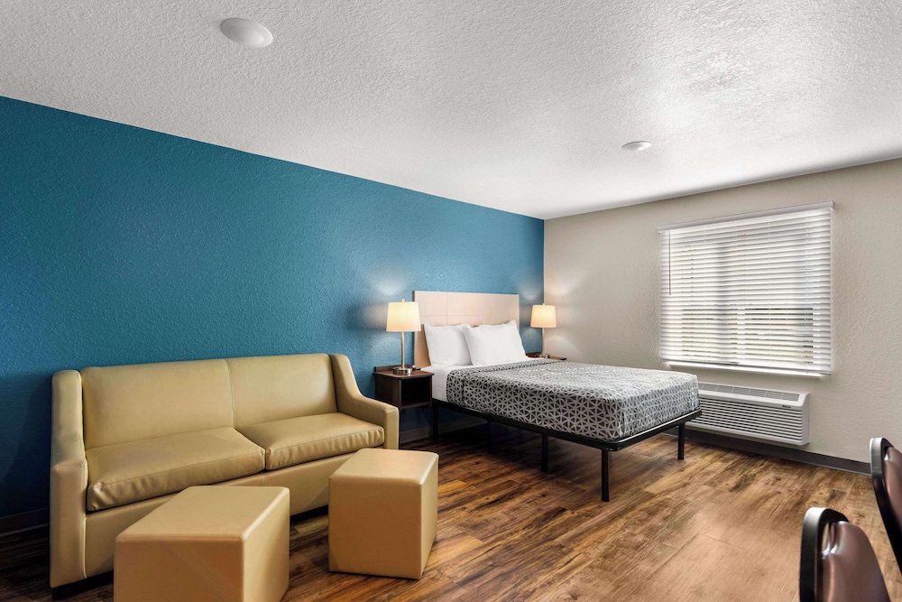 WoodSpring Suites Port St Lucie 9/18