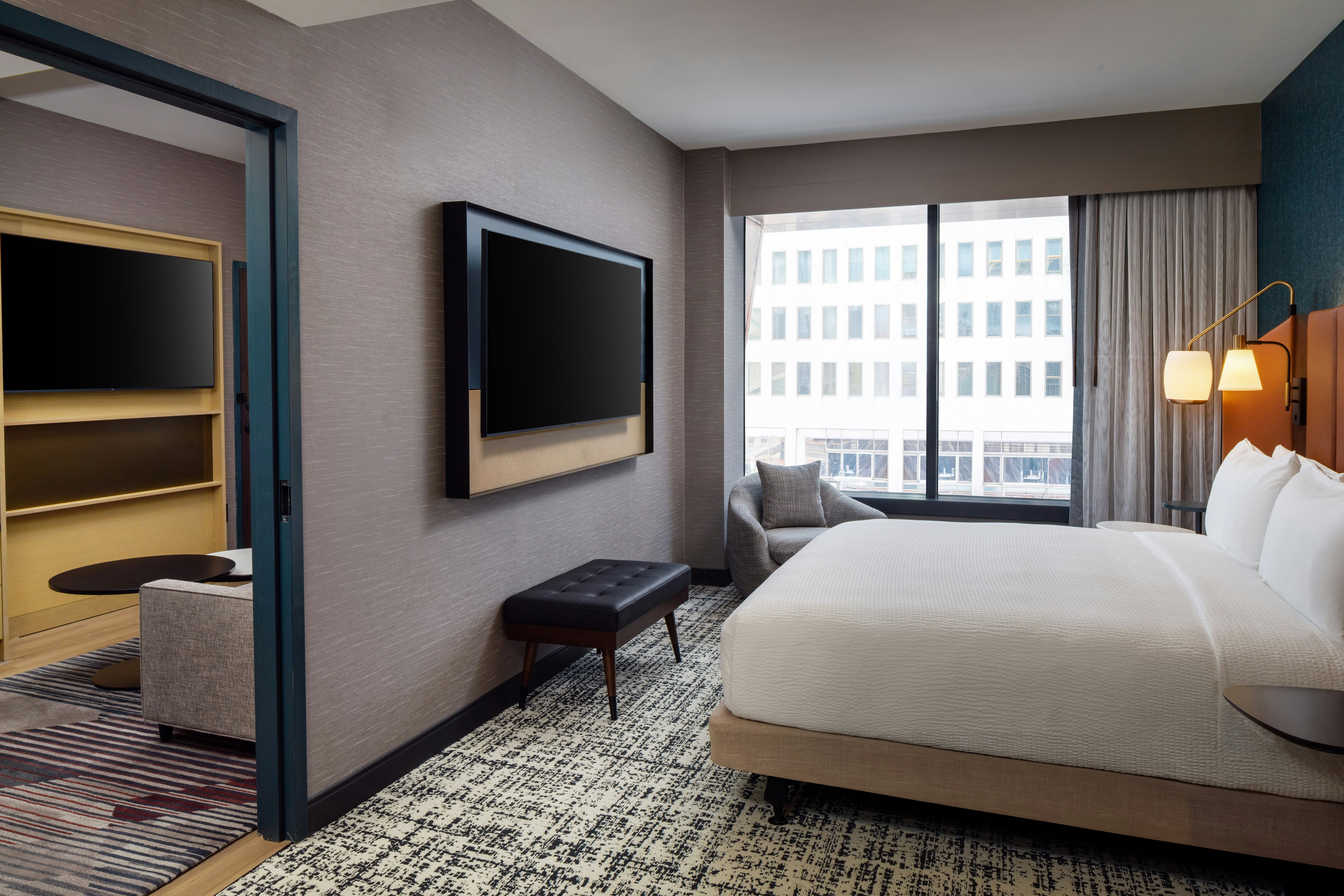 1 BEDROOM, SUITE, KING BED, ACCESSIBLE