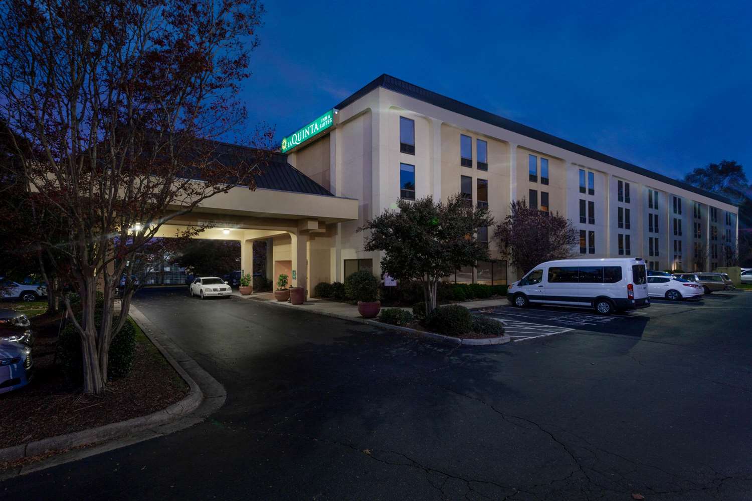 Spark by Hilton Charlotte Airport North 35/37