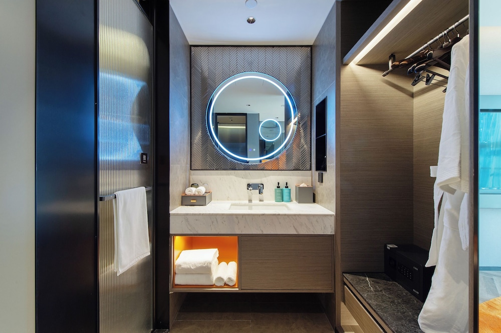Novotel Shanghai Lingang 75/77