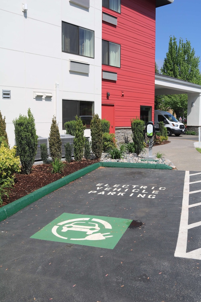Best Western Plus Portland Airport Hotel & Suites 33/41