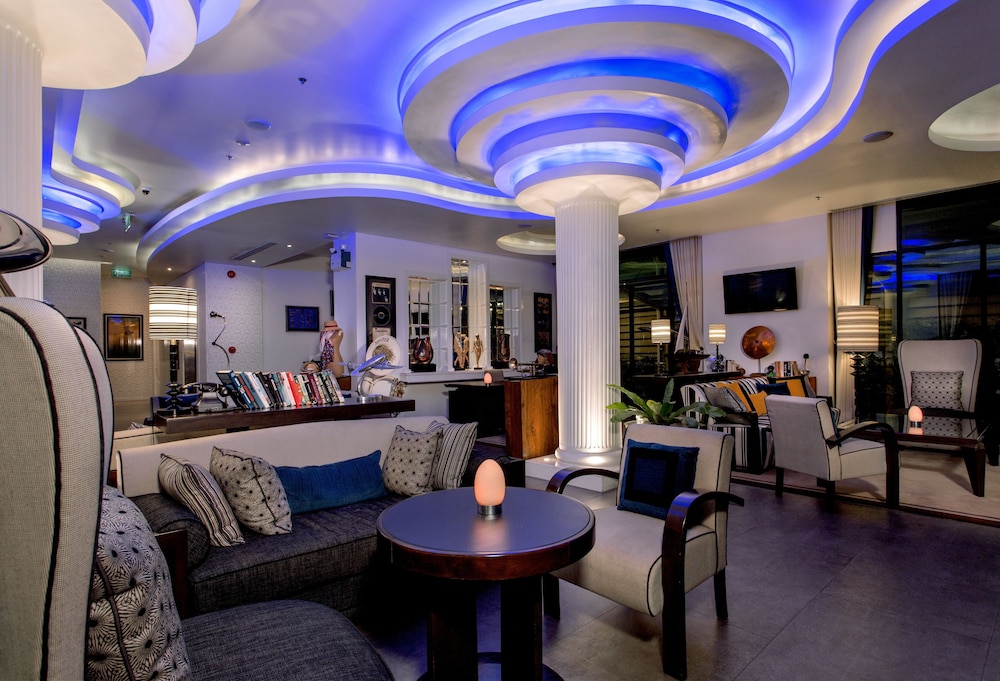 Wave Hotel 32/50