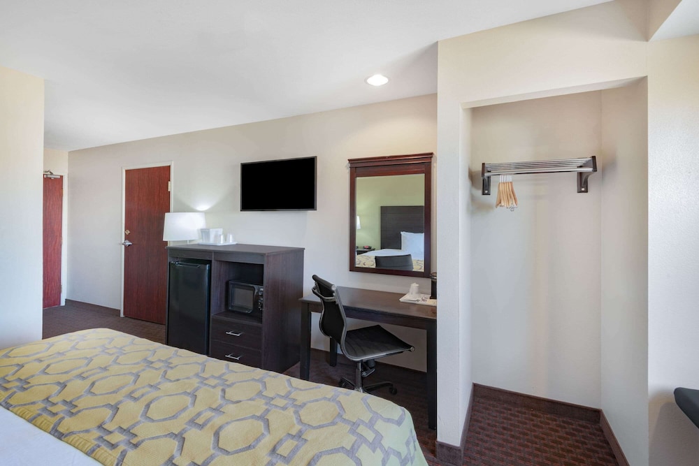 Baymont By Wyndham Farmington 18/41