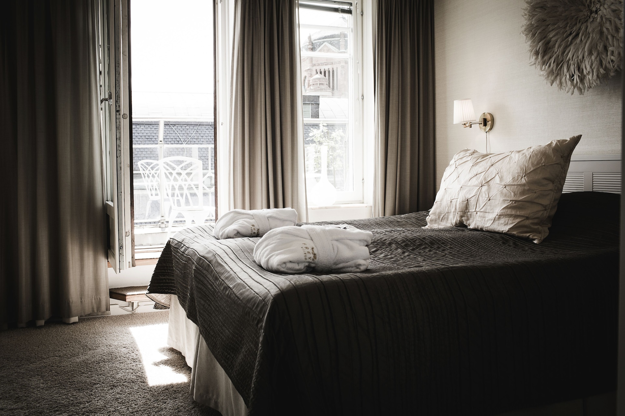 PLUS, SUPERIOR, BALCONY