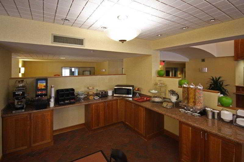 Super 8 by Wyndham Natchez 20/28