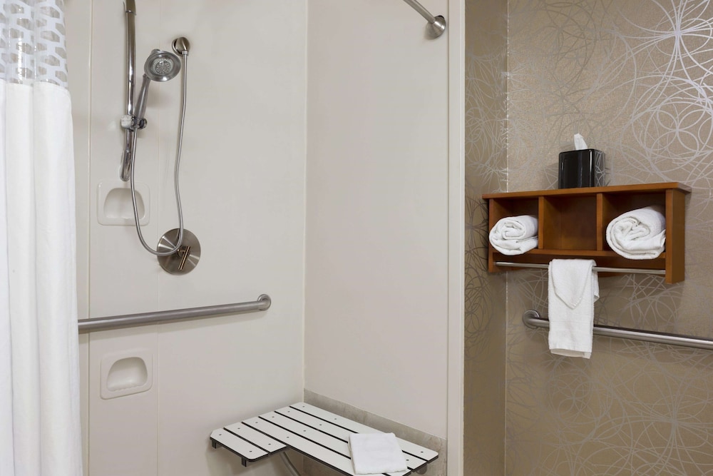 Hampton Inn Pell City 16/42