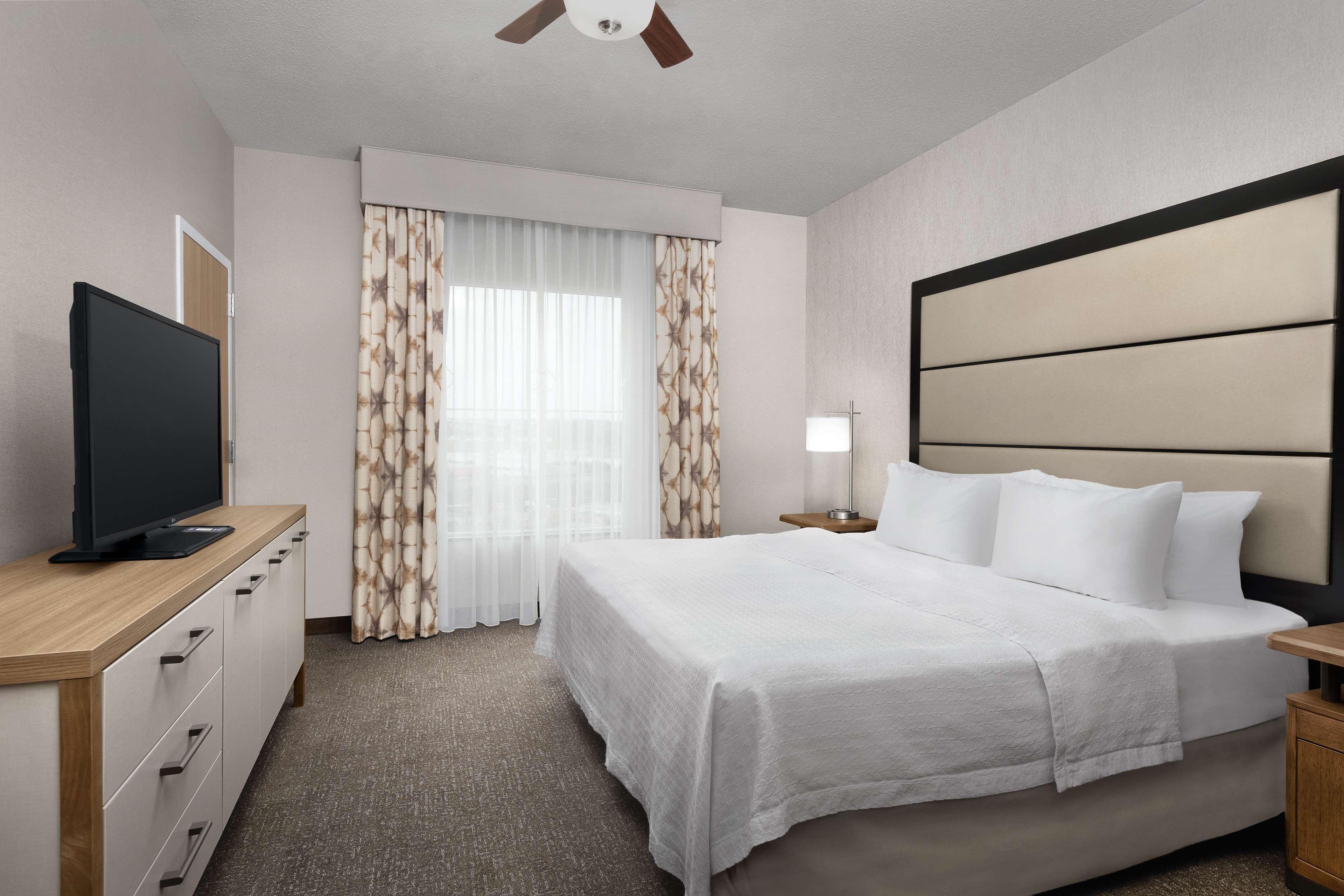 Room, 1 King or 2 Queen Beds, Sofa, Accessible