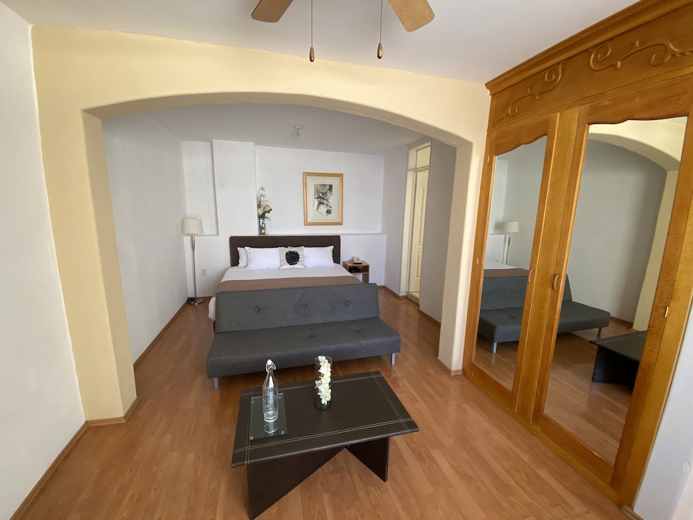 Hotel Casona de los Vitrales 33/50